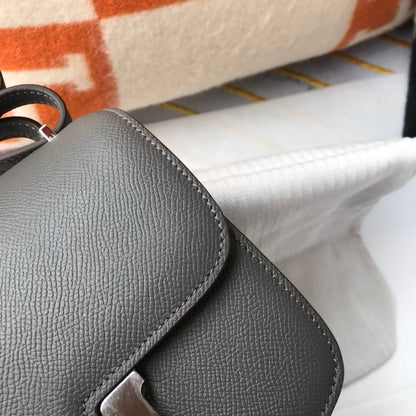 BOLSO HM CONSTANCE PIEL EPSOM GRIS HERRAJES PLATEADOS