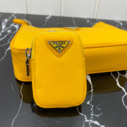 BOLSO PRA HOBO 22 EN RE-NYLON AMARILLO ÁMBAR