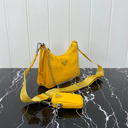 BOLSO PRA HOBO 22 EN RE-NYLON AMARILLO ÁMBAR