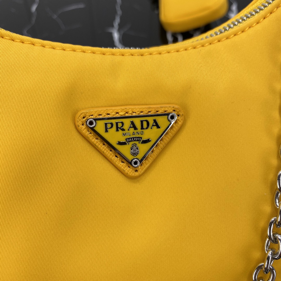 BOLSO PRA HOBO 22 EN RE-NYLON AMARILLO ÁMBAR