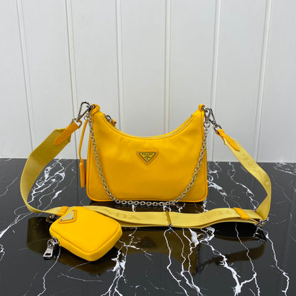 BOLSO PRA HOBO 22 EN RE-NYLON AMARILLO ÁMBAR