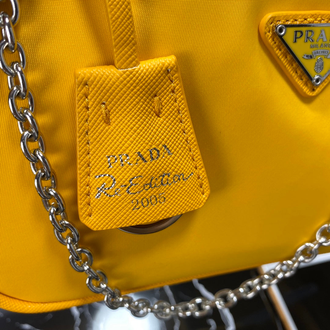 BOLSO PRA HOBO 22 EN RE-NYLON AMARILLO ÁMBAR