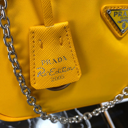 BOLSO PRA HOBO 22 EN RE-NYLON AMARILLO ÁMBAR