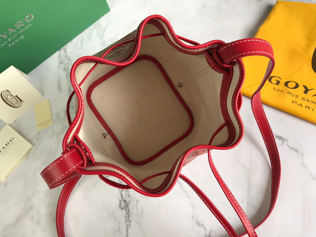 SAC SEAU PETIT FLOT 22 EN TOILE GOYARDINE ROUGE CLASSIQUE ET BORDURE EN CUIR D'AGNEAU