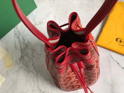 SAC SEAU PETIT FLOT 22 EN TOILE GOYARDINE ROUGE CLASSIQUE ET BORDURE EN CUIR D'AGNEAU