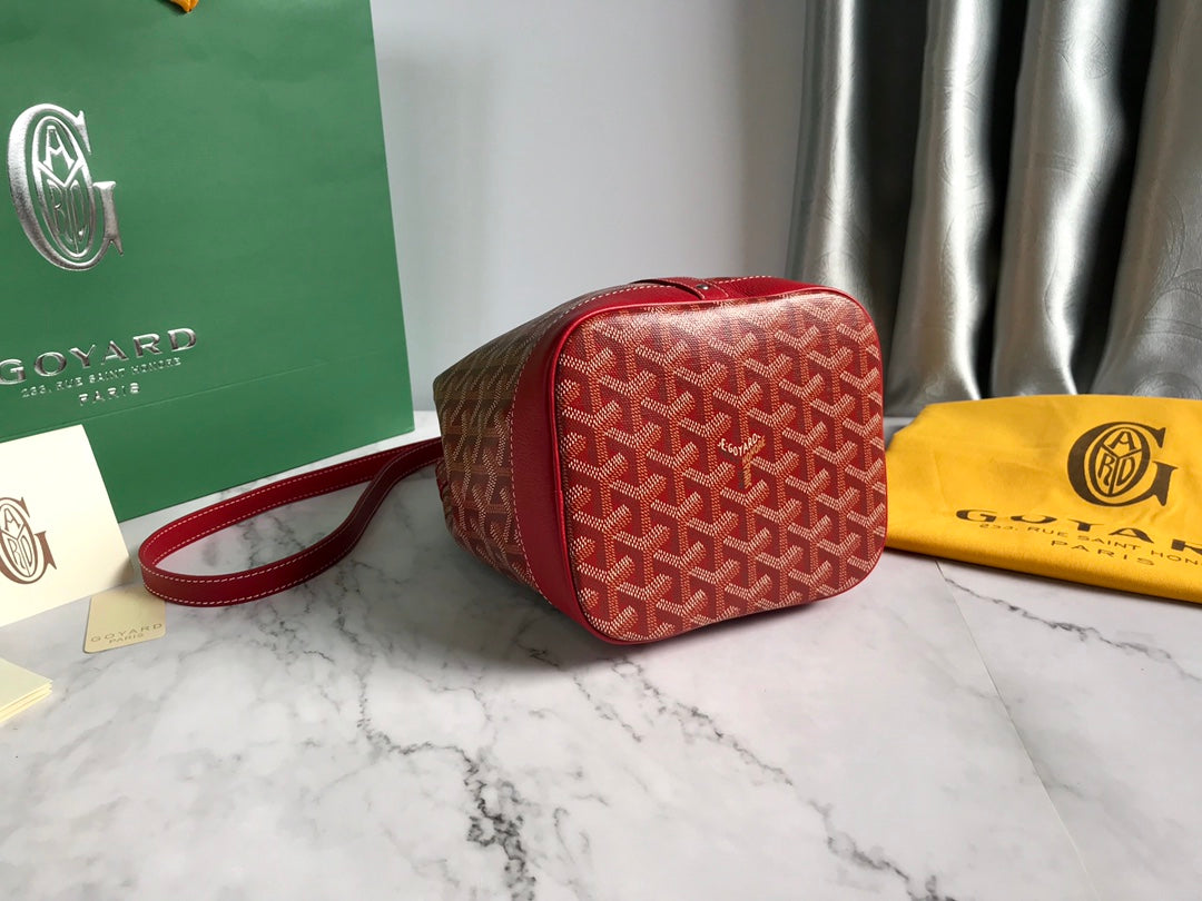 SAC SEAU PETIT FLOT 22 EN TOILE GOYARDINE ROUGE CLASSIQUE ET BORDURE EN CUIR D'AGNEAU