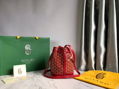 SAC SEAU PETIT FLOT 22 EN TOILE GOYARDINE ROUGE CLASSIQUE ET BORDURE EN CUIR D'AGNEAU