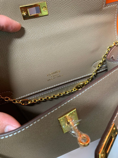 HM KELLY MINI POCHETTE 22 EPSOM MARRÓN CENIZA