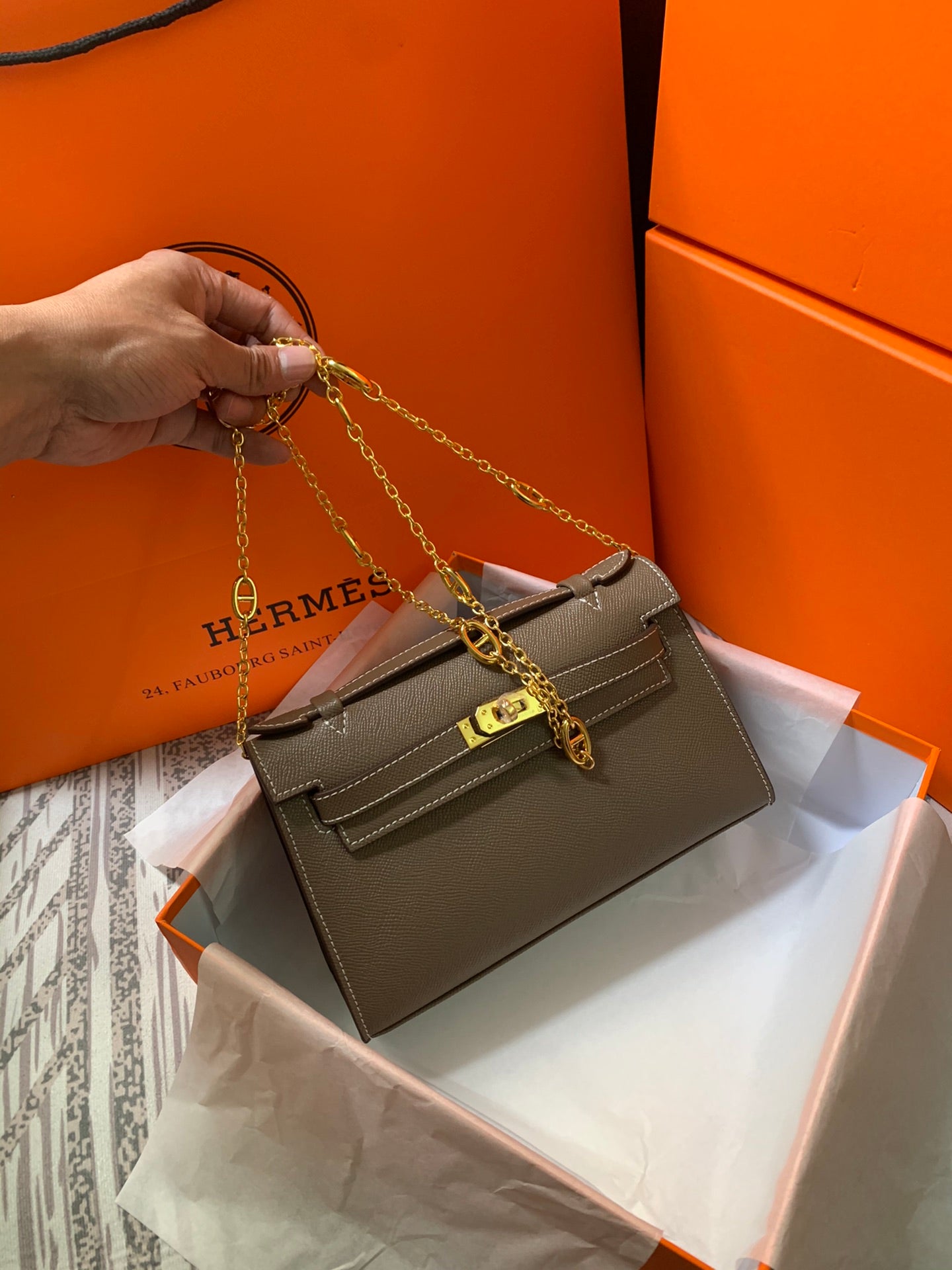 HM KELLY MINI POCHETTE 22 EPSOM MARRÓN CENIZA