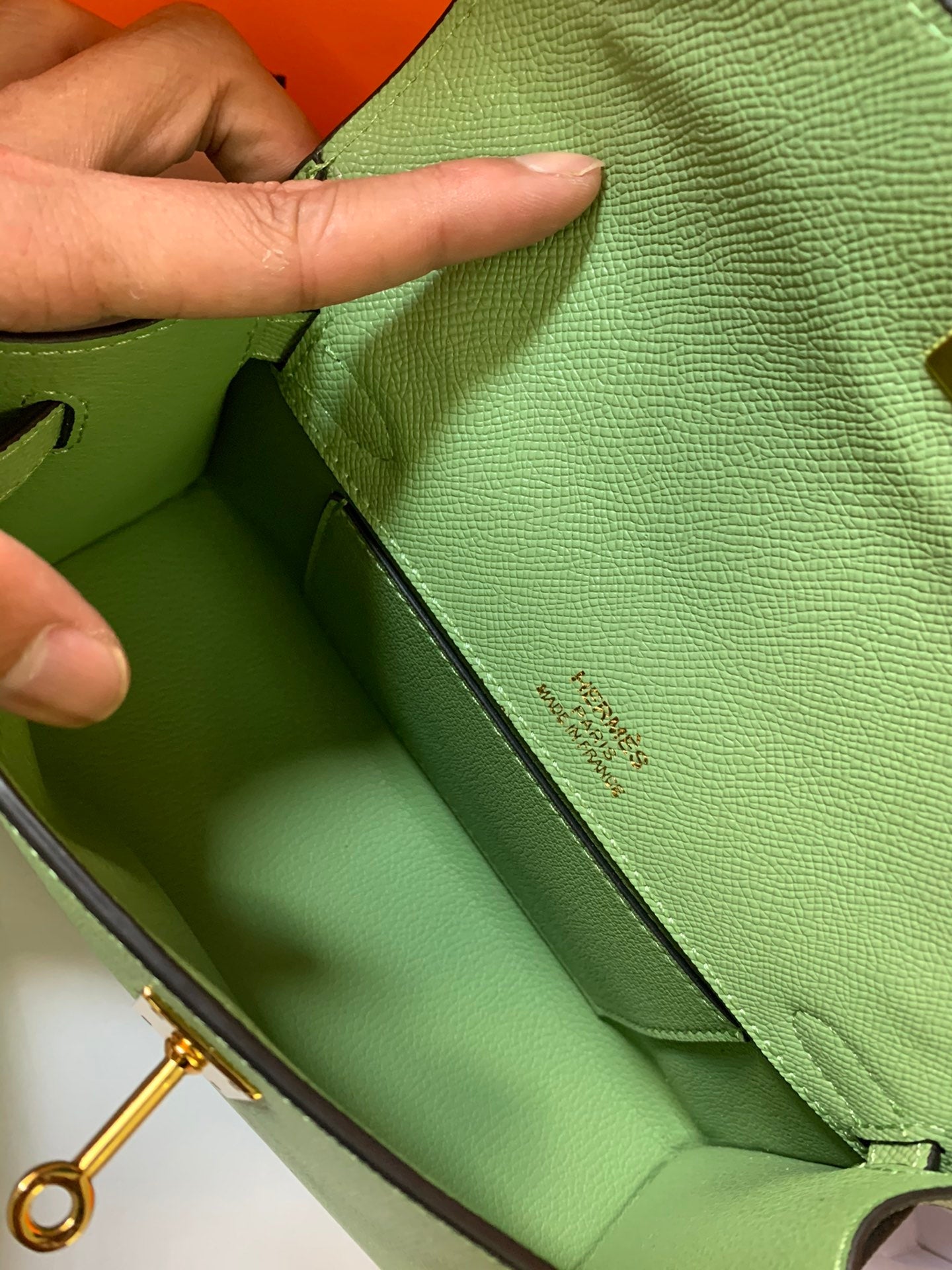 HM KELLY MINI BOLSILLO 22 VERDE EPSOM