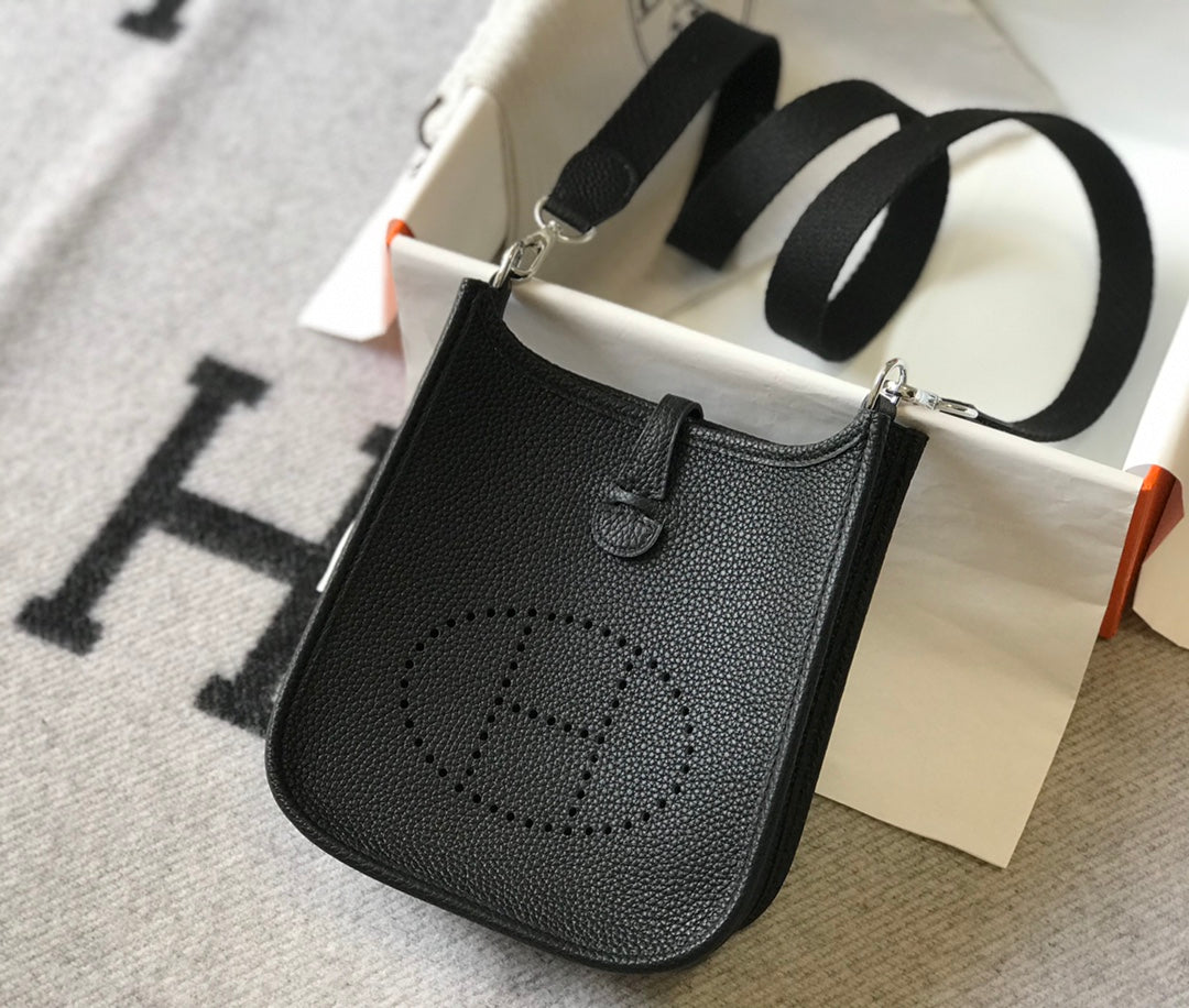 Mini Evelyne 18 cm Togo negro Herrajes plateados