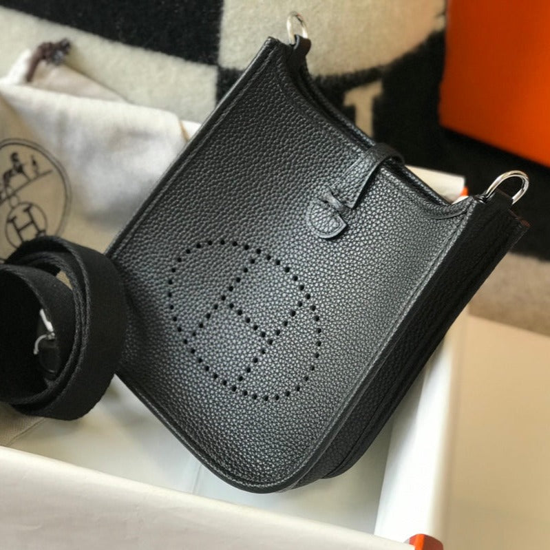 Mini Evelyne 18 cm Togo negro Herrajes plateados
