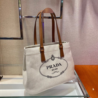 BOLSO TOTE 33 DE LONA BLANCA Y ASA DE PIEL DE BECERRO MARRÓN