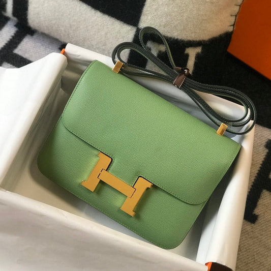 Constance 24, cuero Epsom verde, herrajes dorados
