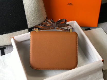 Constance 24 Gold, cuero Epsom, herrajes dorados