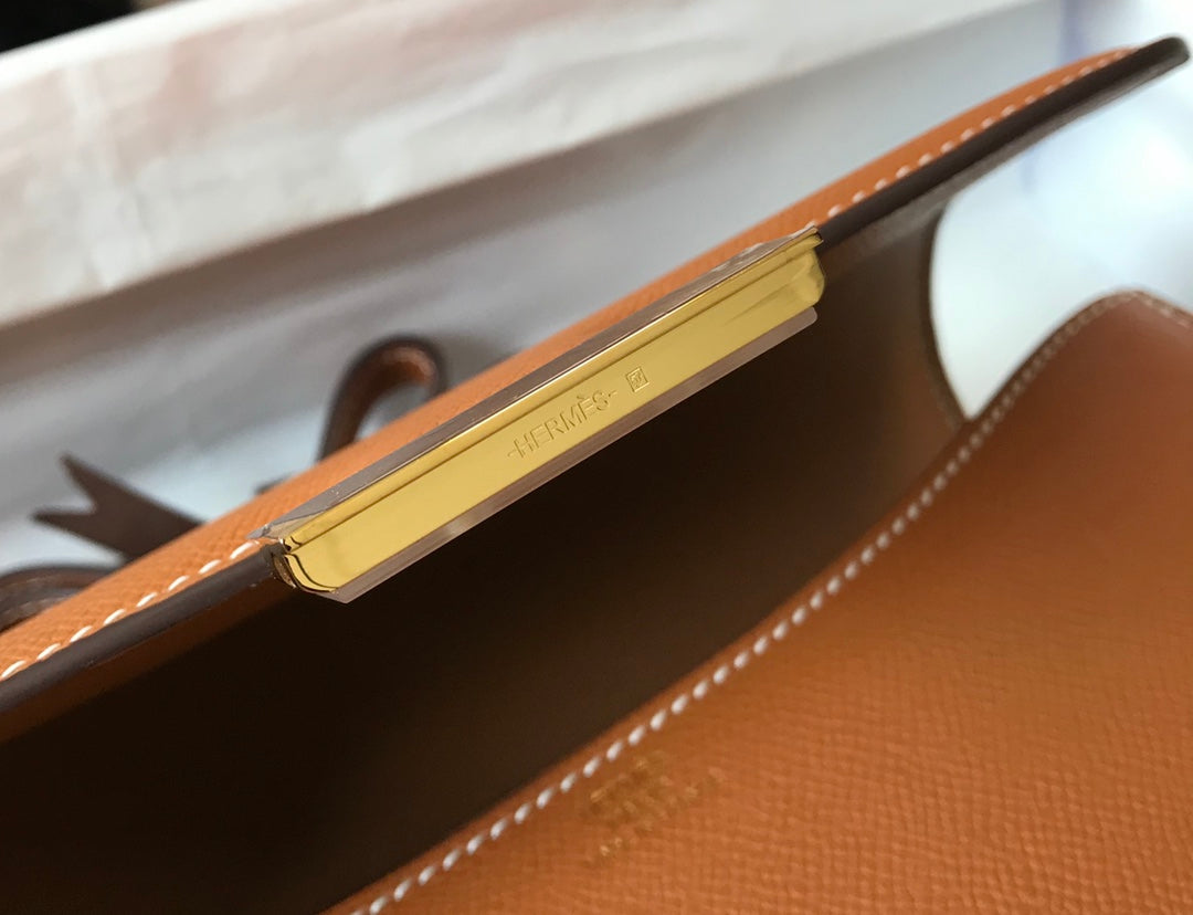 Constance 24 Gold, cuero Epsom, herrajes dorados