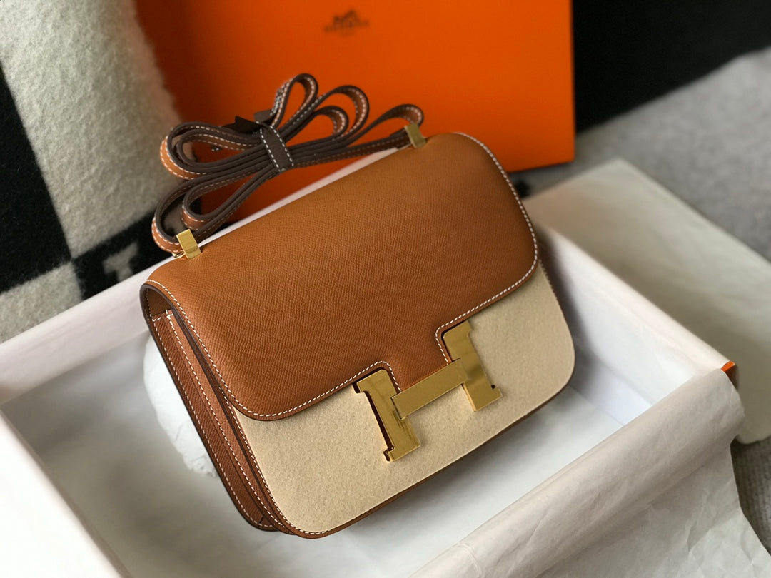 Constance 24 Gold, cuero Epsom, herrajes dorados