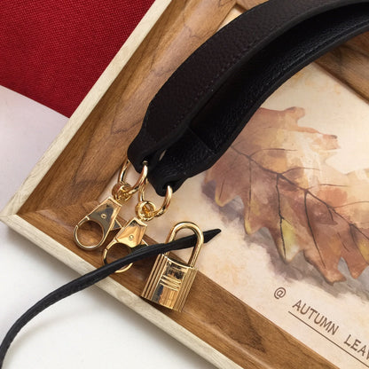 BOLSO DE HOMBRO HM 35 NEGRO TOGO HARDWARE DORADO