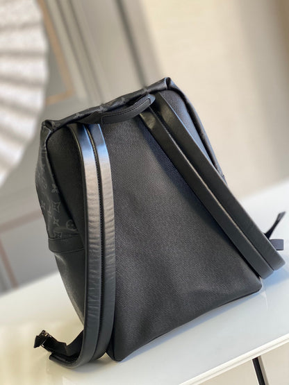 MOCHILA DISCOVERY 40 EN LONA NEGRA CON MONOGRAMA