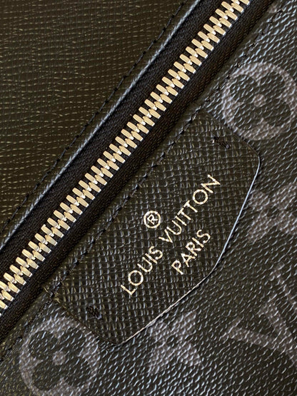 MOCHILA DISCOVERY 40 EN LONA NEGRA CON MONOGRAMA