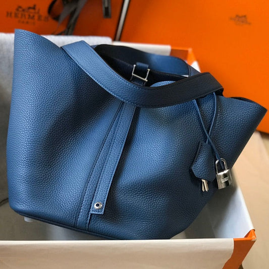 Cerradura picotin, cuero azul Togo, herrajes plateados
