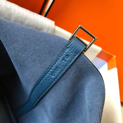 Cerradura picotin, cuero azul Togo, herrajes plateados