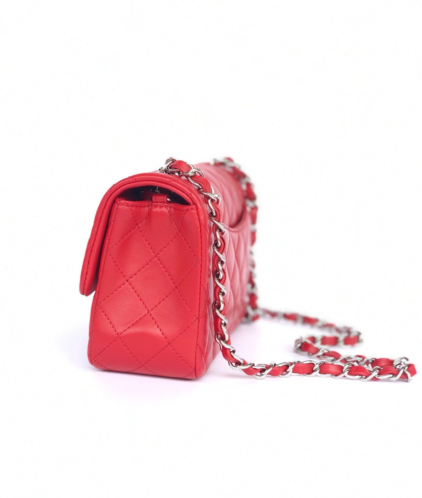 MINI BOLSO RECTANGULAR CON SOLAPA 20CM PIEL DE CORDERO ROJA HERRAMIENTAS PLATEADAS