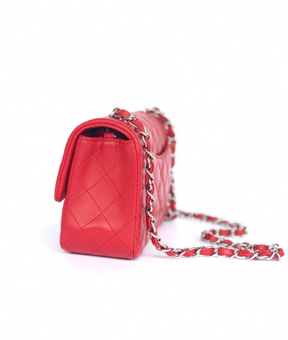 MINI BOLSO RECTANGULAR CON SOLAPA 20CM PIEL DE CORDERO ROJA HERRAMIENTAS PLATEADAS
