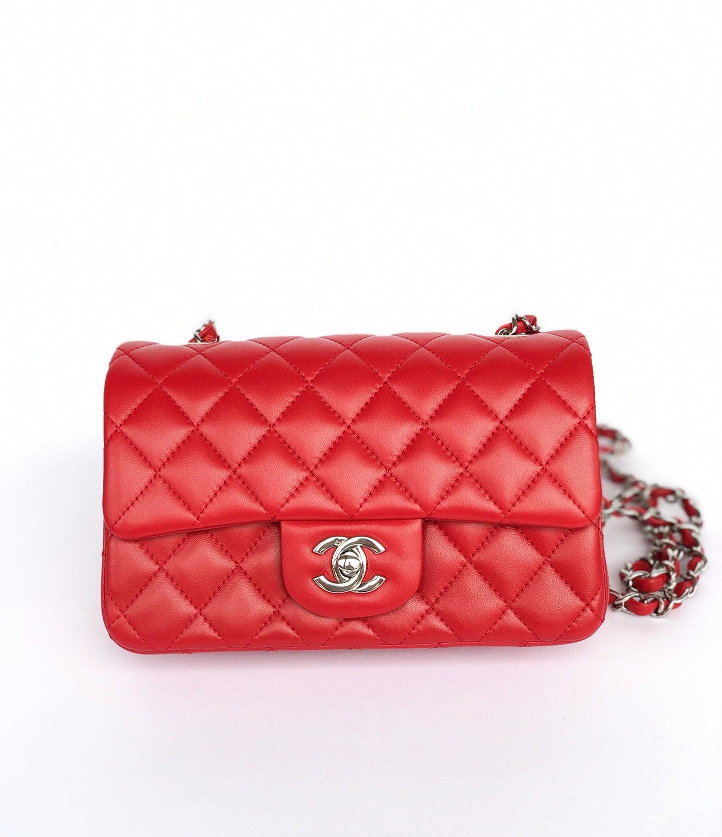 MINI BOLSO RECTANGULAR CON SOLAPA 20CM PIEL DE CORDERO ROJA HERRAMIENTAS PLATEADAS