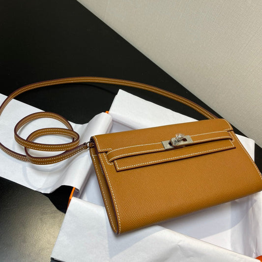 Cartera Kelly To Go de 20,5" con herrajes plateados Epsom dorados