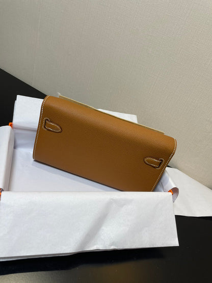 Cartera Kelly To Go de 20,5" con herrajes plateados Epsom dorados
