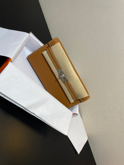 Cartera Kelly To Go de 20,5" con herrajes plateados Epsom dorados