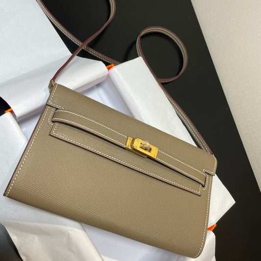 Cartera Kelly To Go de 20,5" con hardware dorado Epsom