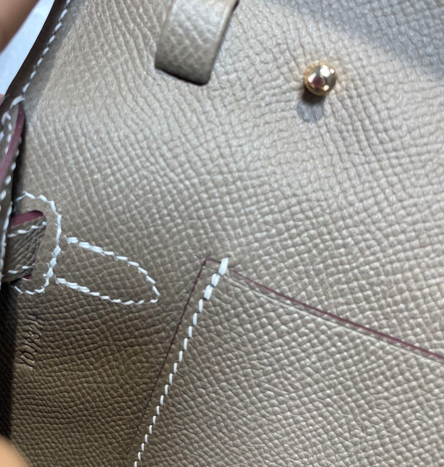 Cartera Kelly To Go de 20,5" con hardware dorado Epsom