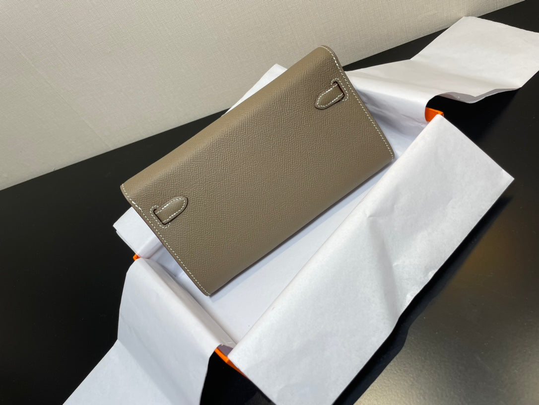 Cartera Kelly To Go de 20,5" con hardware dorado Epsom