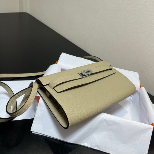 Cartera Kelly To Go de 20,5" con herrajes plateados de Epsom y liquen