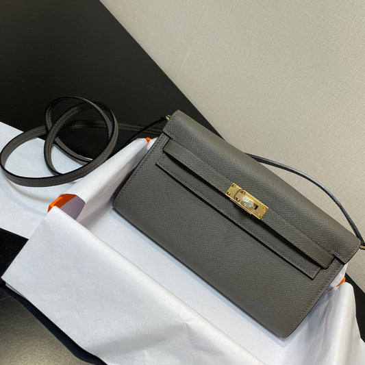 Cartera Kelly To Go de 20,5" con hardware dorado Epsom