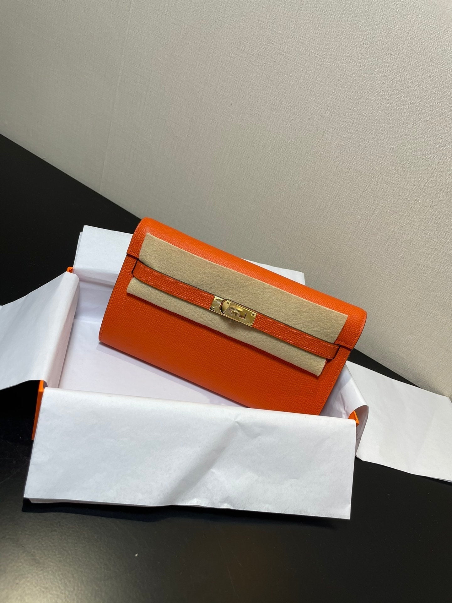 Kelly WOC 20.5 naranja Epsom con herrajes dorados