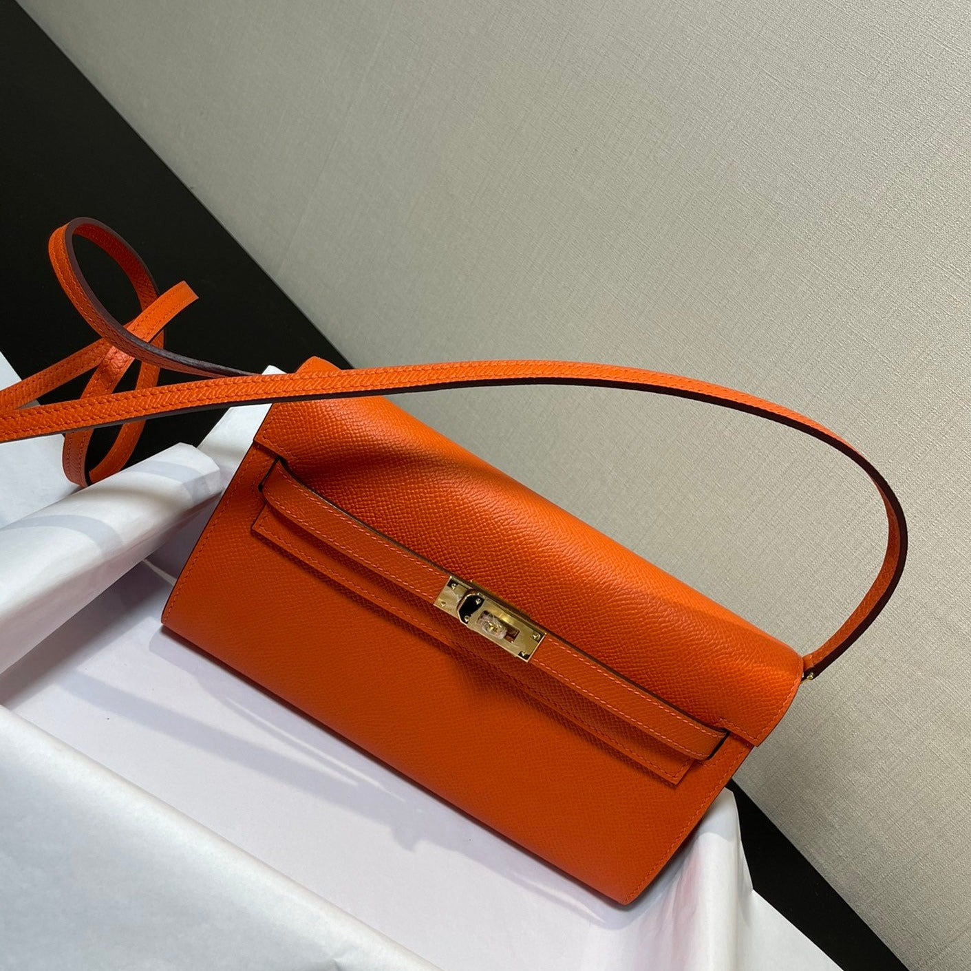 Kelly WOC 20.5 naranja Epsom con herrajes dorados