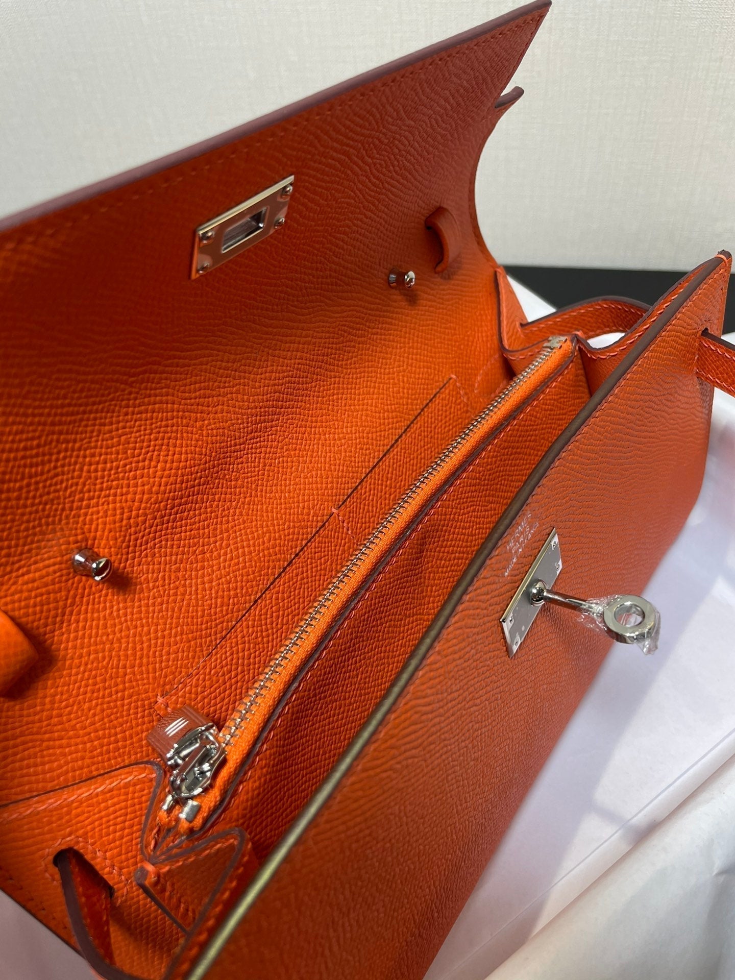 Kelly WOC 20.5 naranja Epsom herrajes plateados