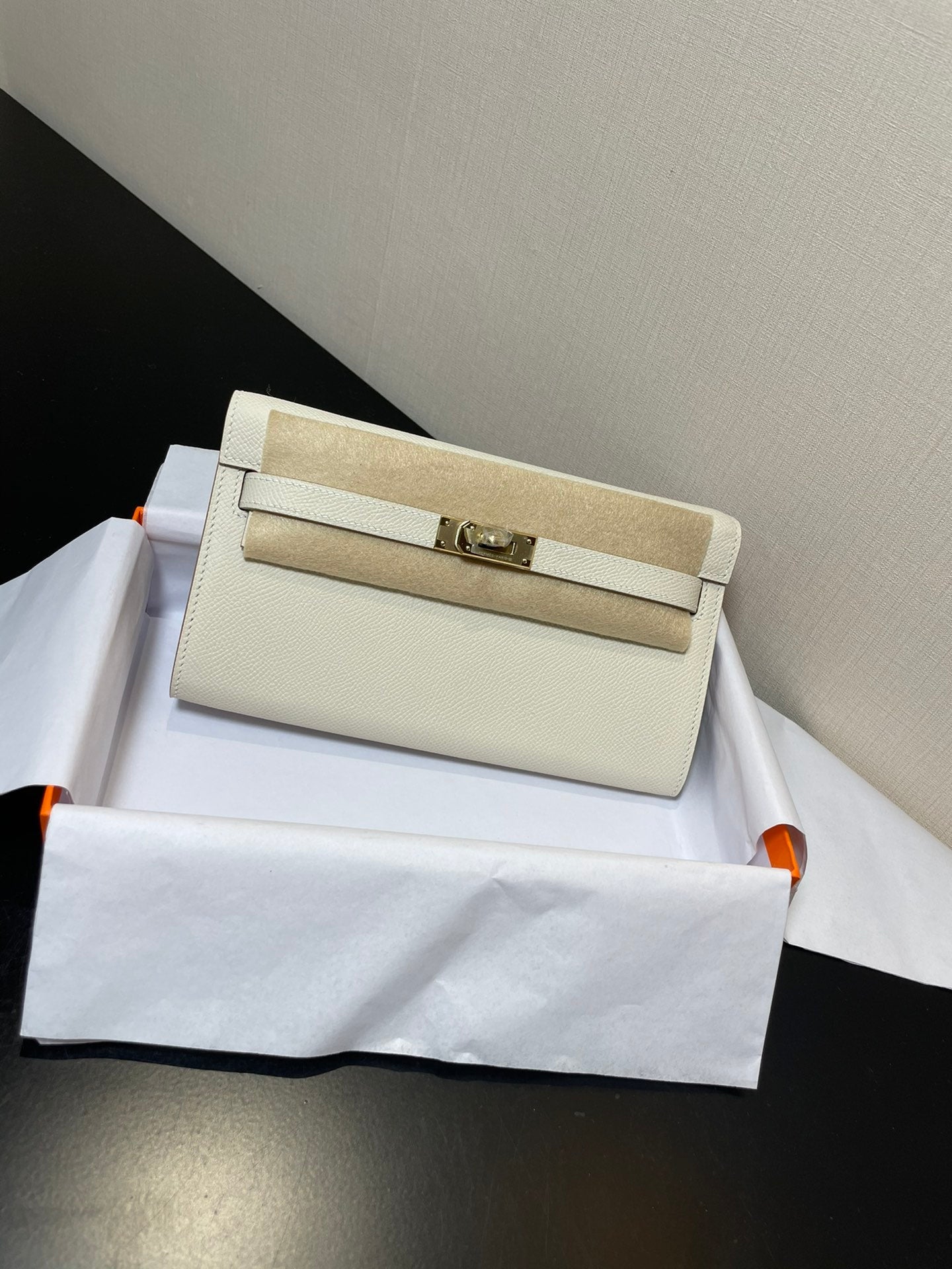 Kelly WOC 20.5 blanco Epsom con herrajes dorados