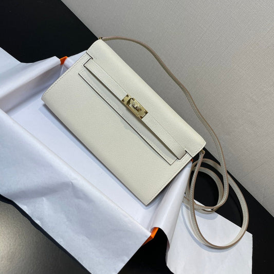 Cartera Kelly To Go de 20,5" con herrajes dorados Epsom blancos