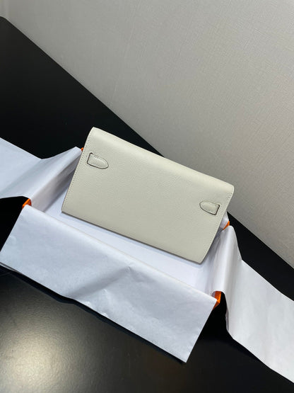 Cartera Kelly To Go de 20,5" blanca con herrajes plateados Epsom