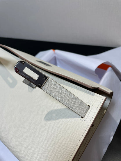 Cartera Kelly To Go de 20,5" blanca con herrajes plateados Epsom