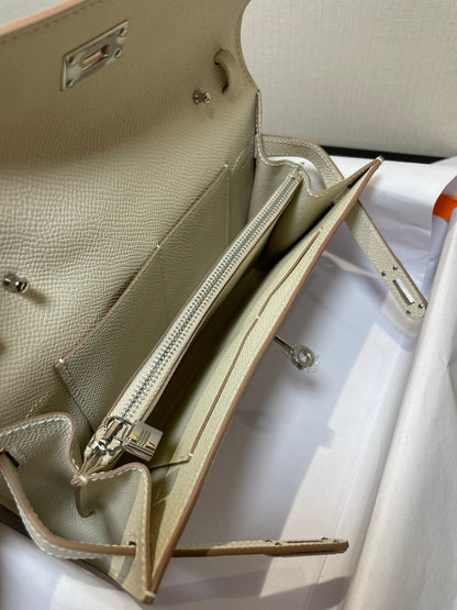 Cartera Kelly To Go de 20,5" blanca con herrajes plateados Epsom