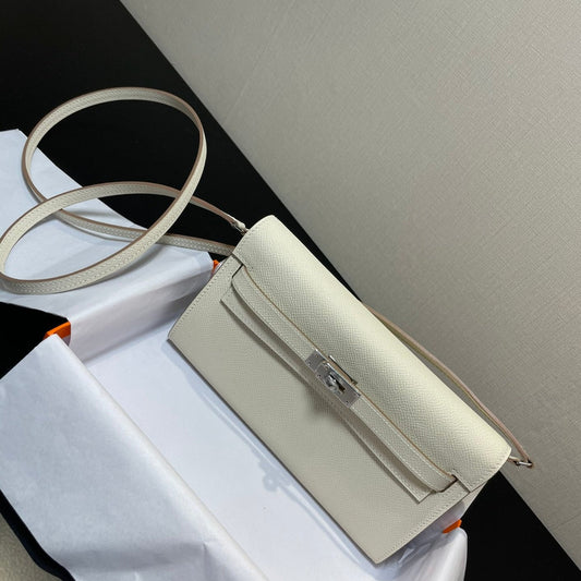 Cartera Kelly To Go de 20,5" blanca con herrajes plateados Epsom