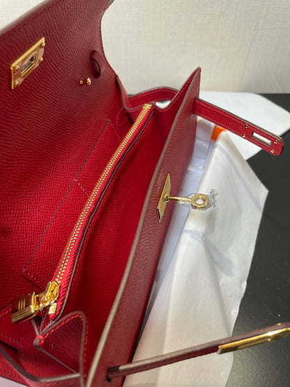 Kelly WOC 20.5 rojo Epsom con herrajes dorados