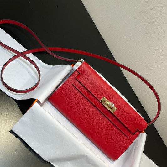 Cartera Kelly To Go de 20,5" con hardware dorado Epsom rojo