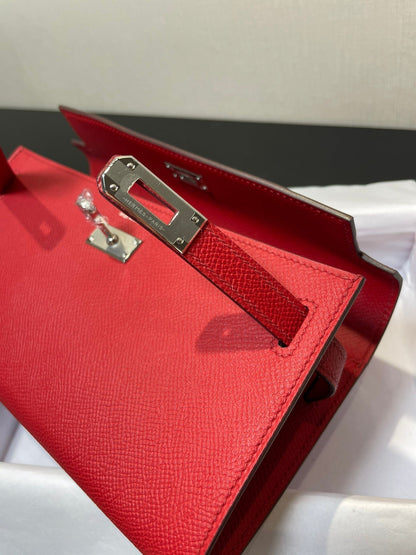 Kelly WOC 20.5 rojo Epsom herrajes plateados