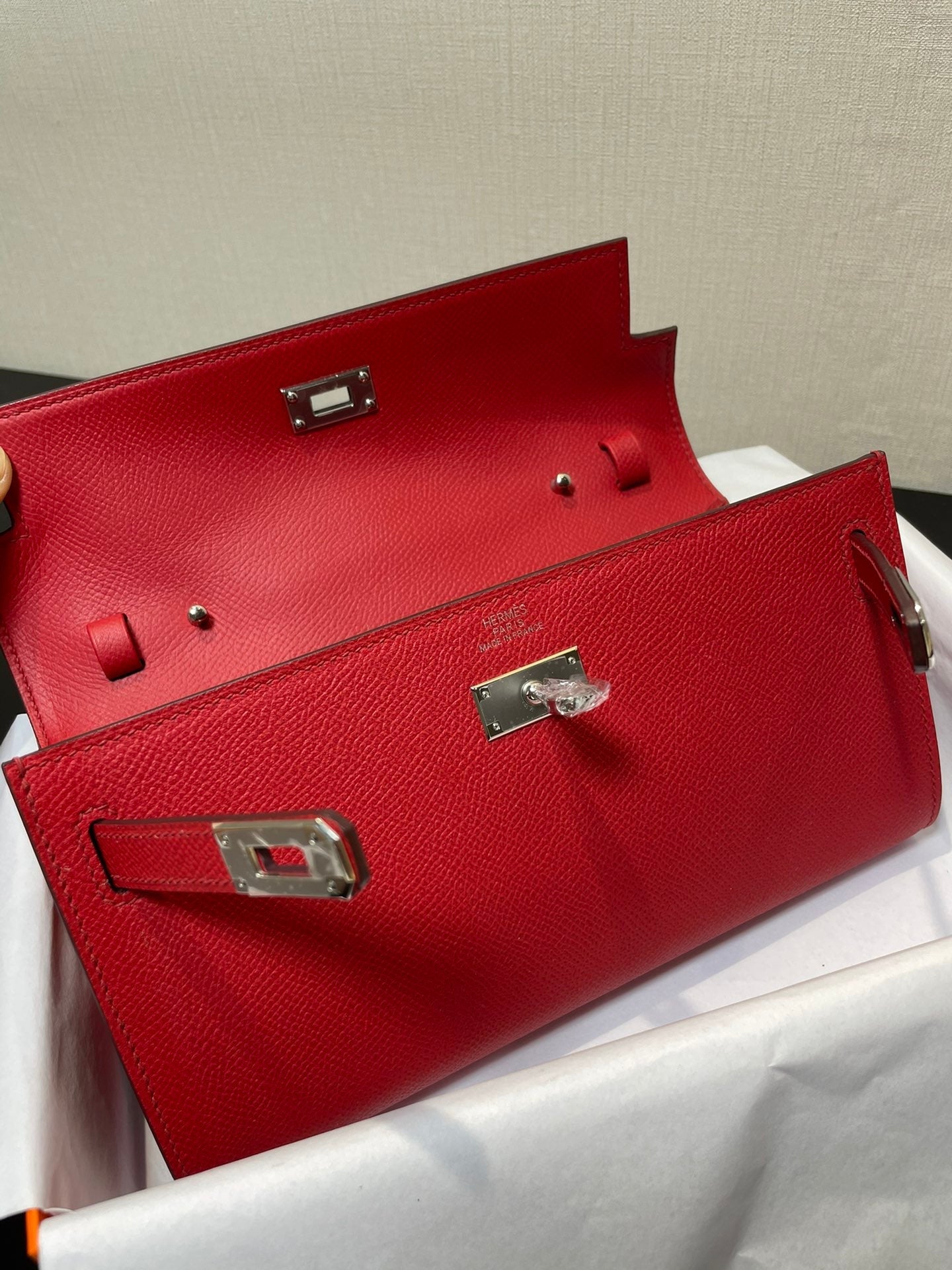 Kelly WOC 20.5 rojo Epsom herrajes plateados